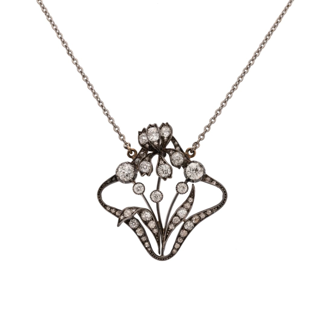 14 Altschliffe insg. ca. 1,5 ct I-J/ vs2-si2, 39 Diamantrosen insg. ca. 0,25 ct Jugendstil um 1890, Wien, Österreich Länge: 42 cm