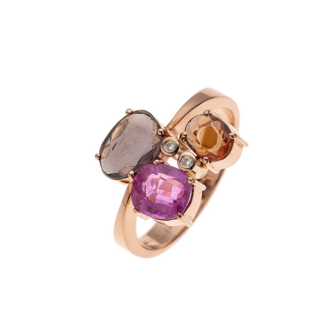 1 Saphir 1,28 ct 
1 Spinell 0,85 ct
1 Mandaringranat 0,80 ct
2 Diamanten 0,02 ct  F-G/si1-si2
Goldschmiede LESER