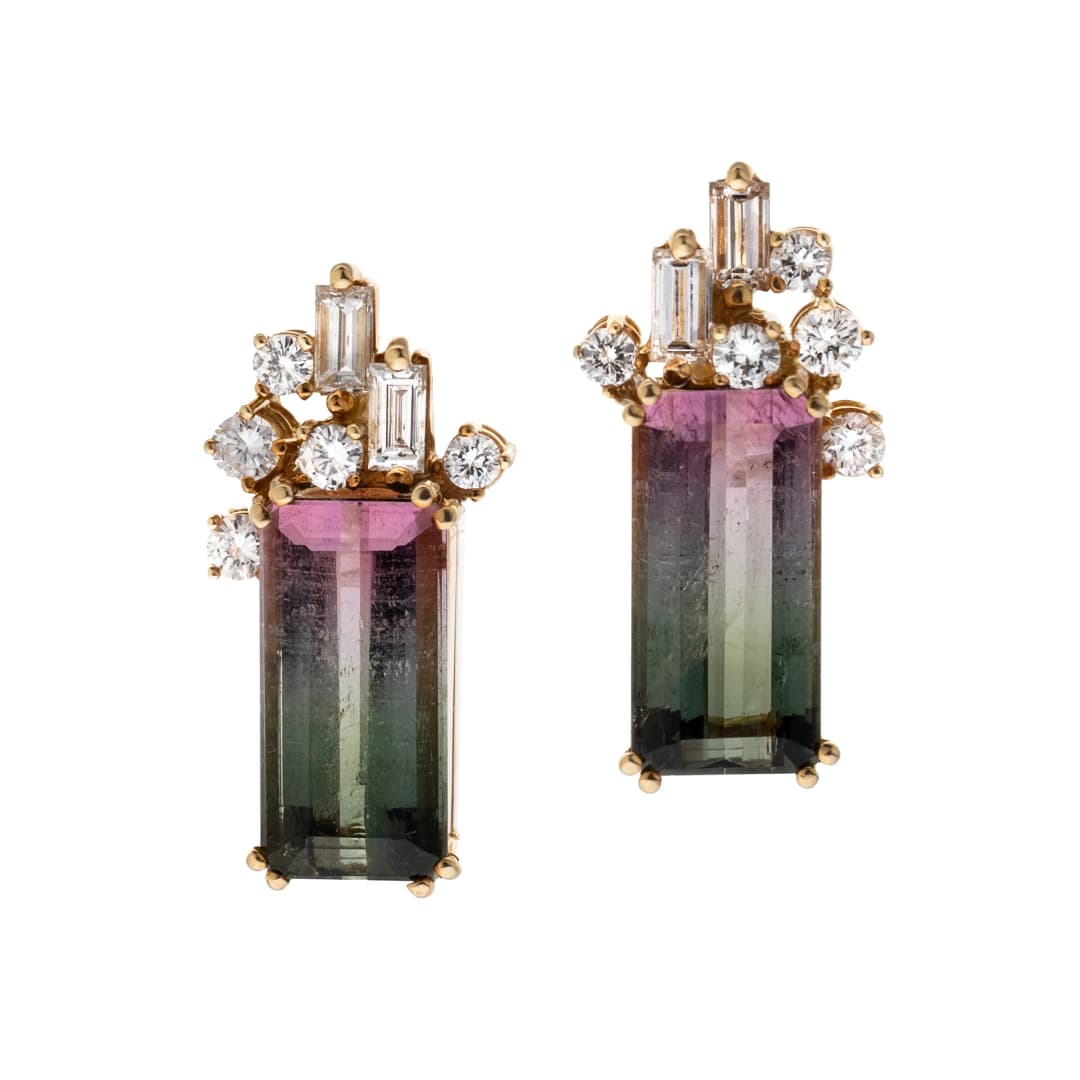 2 Turmaline insgesamt ca. 7,58 ct
4 Baguette-Diamanten insgesamt ca. 0,72 ct G-H/ vvs1-vvs2
10 Brillanten insgesamt ca. 0,48 ct G-H/ vvs1-vvs2