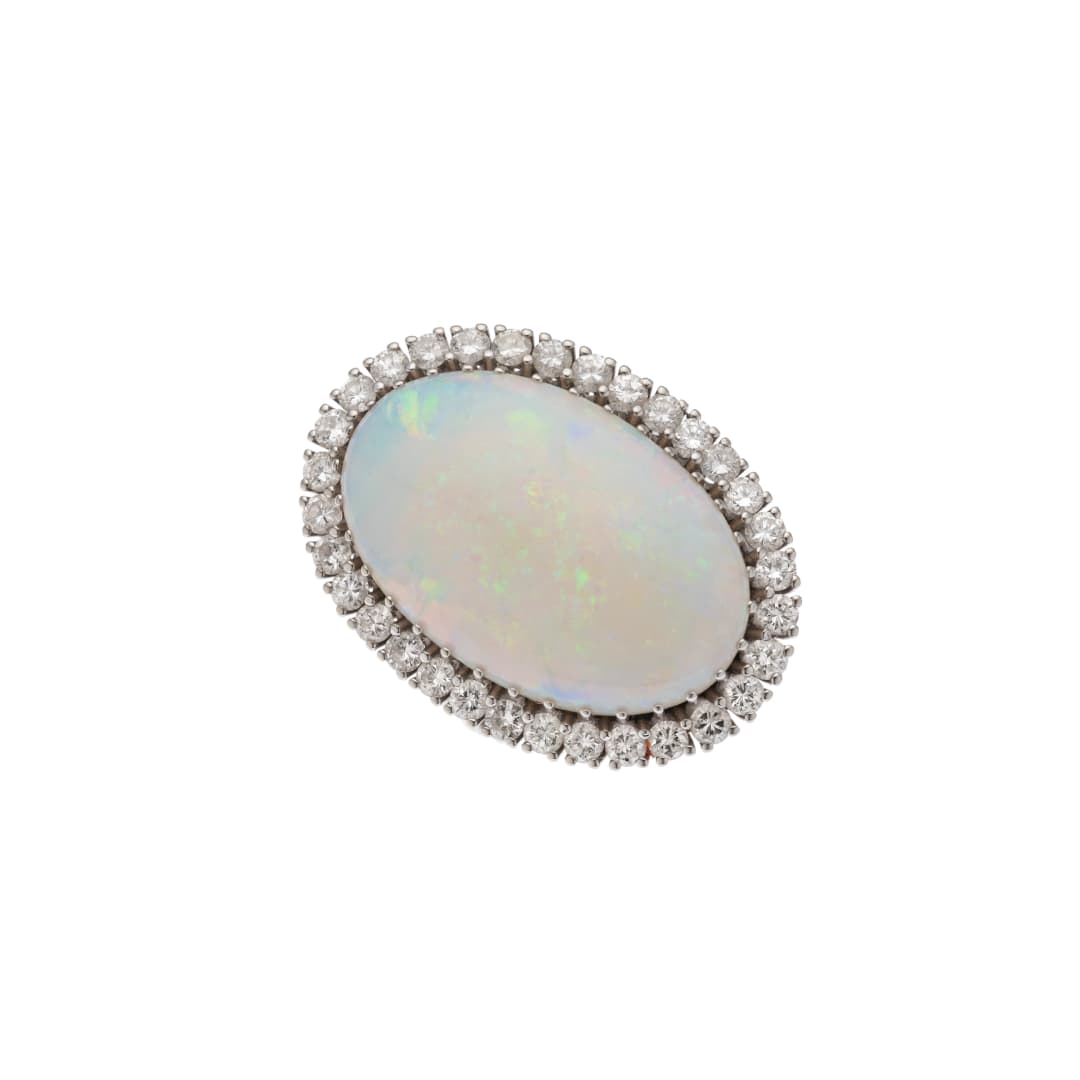 1 Opal ca. 22,29 ct
32 Brillanten insges. ca. 1,28 ct H/ vs1-vs2