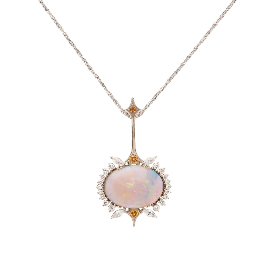 1 Opal 16 ct
3 Brillanten 0,30 Fancy Yellow/ si1
18 Brillanten 0,36 ct G/ vs1-si1
4 Diamant-Marquise 0,6 ct H/ si1
40er Jahre