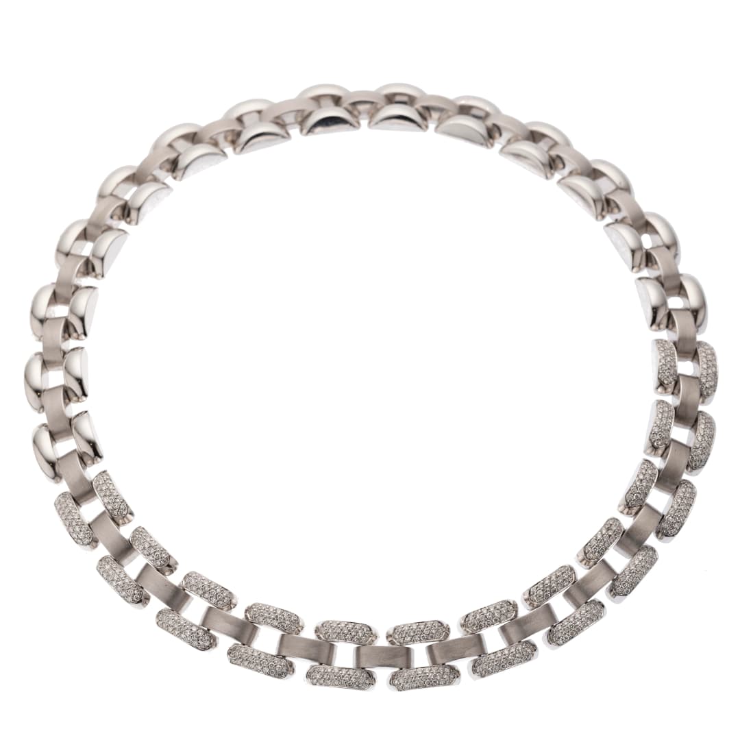 600 Brillanten insgesamt ca. 6 ct
Länge: 43 cm