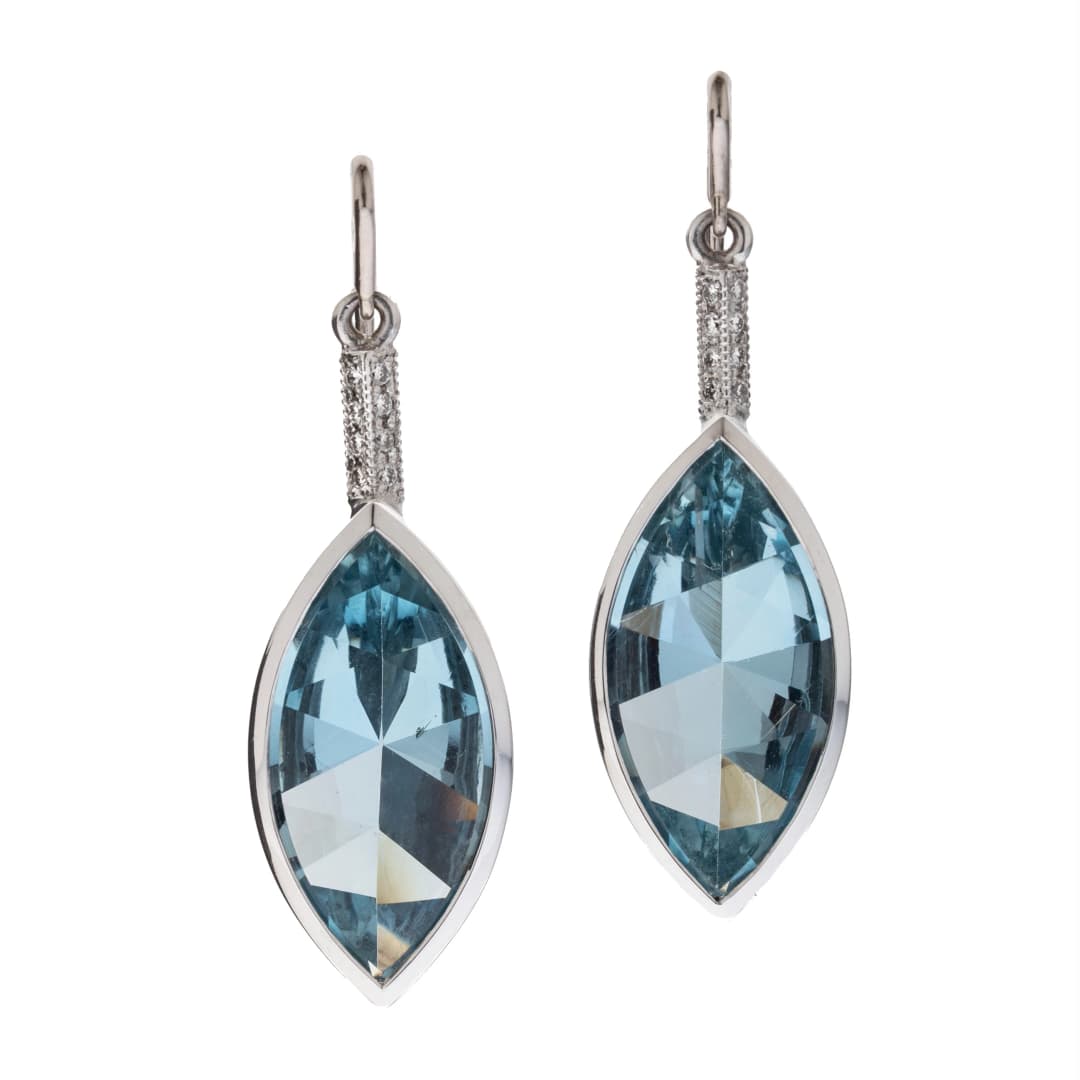 2 Aquamarine 12 ct
16 Diamanten insgesamt ca. 0,08 ct