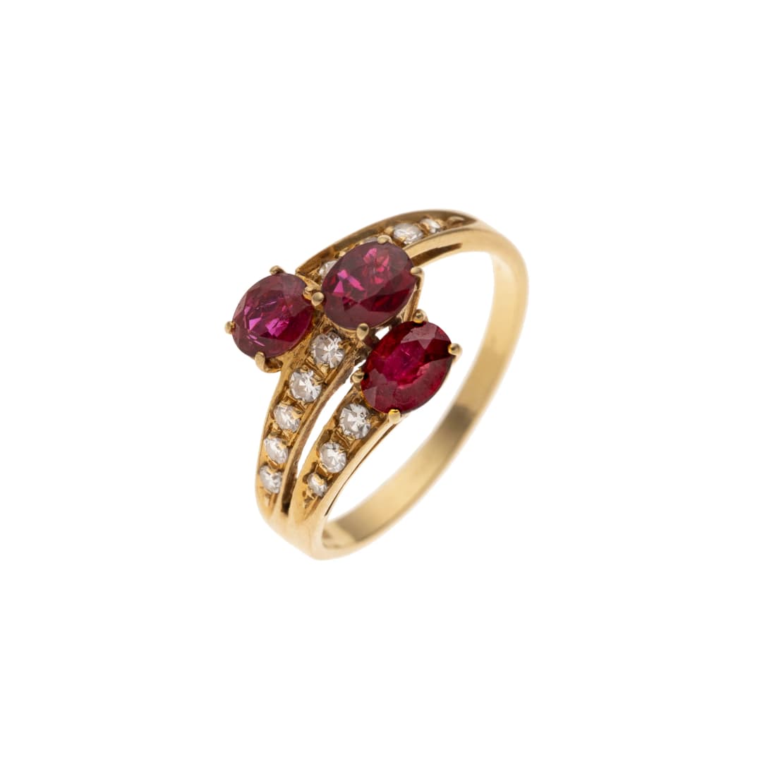 3 Rubine
12 Diamanten insg. ca. 0,25 ct