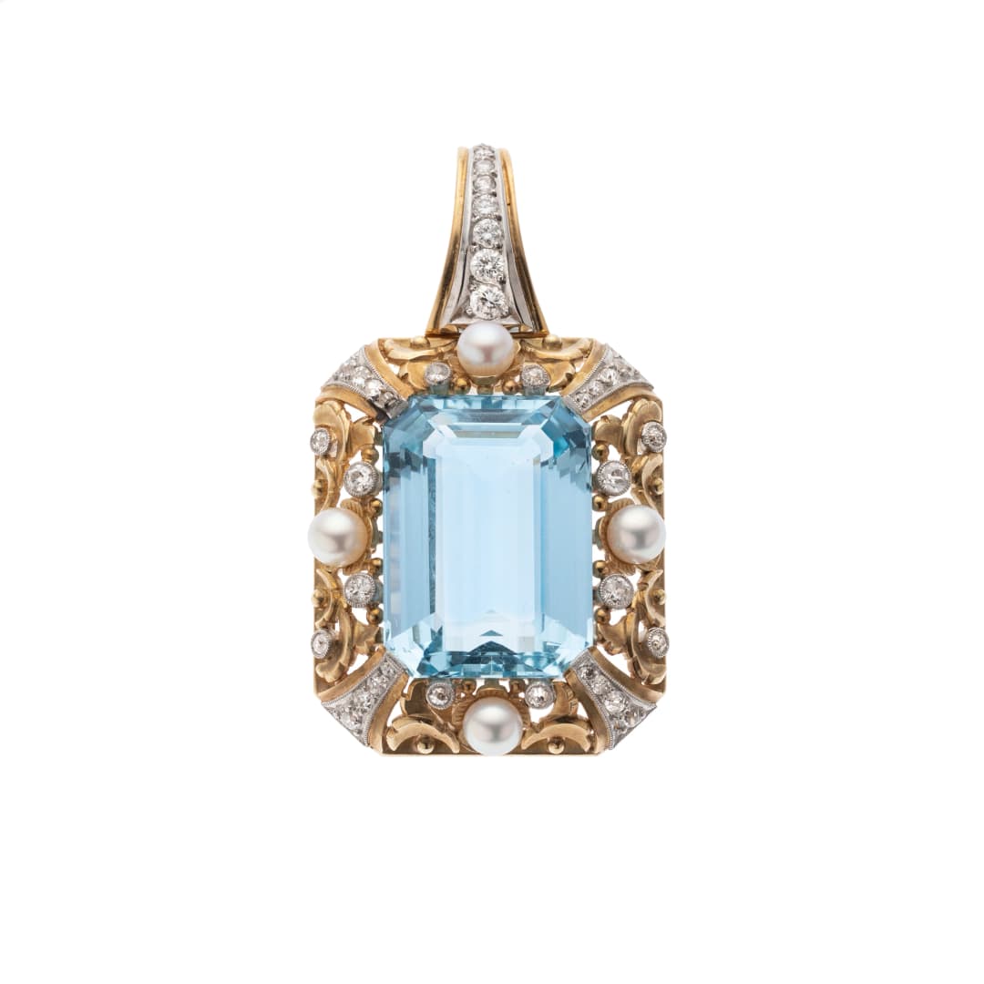 1 Aquamarin ca. 25 ct
Altschliffdiamanten insgesamt ca. 0,64 ct
7 Brillanten insgesamt ca. 0,25 ct 
4 Akoya Zuchtperlen
30er und 40er Jahre