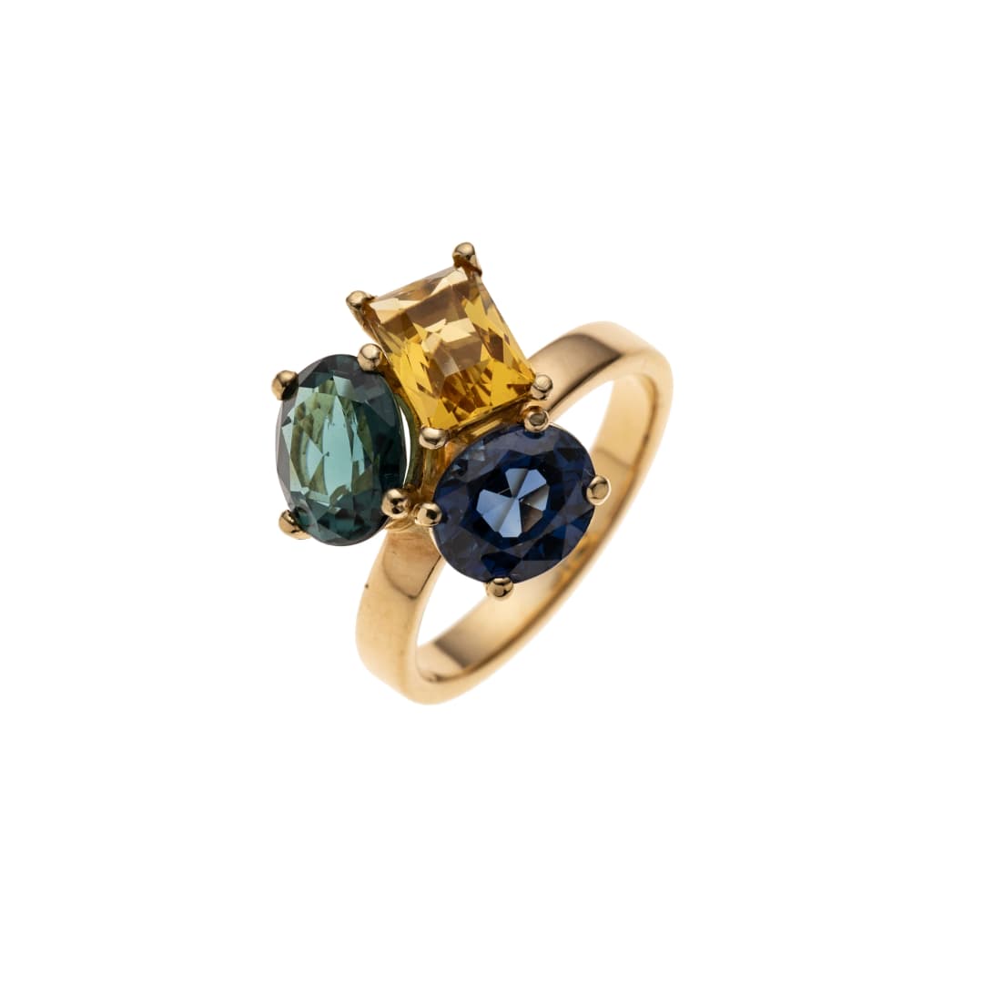 1 Turmalin 1,5 ct
1 Saphir 1,78 ct 
1 Skapolith 1,25 ct